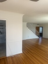8218 De Longpre Ave in West Hollywood, CA - Building Photo - Building Photo