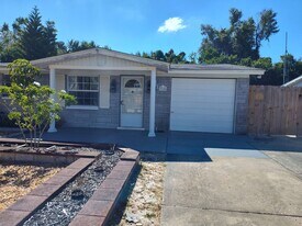 7120 Gulf Breeze Cir in Hudson, FL - Building Photo