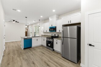 1316 Williams St in Brenham, TX - Foto de edificio - Building Photo