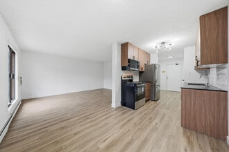 Lakewood Manor in Saskatoon, SK - Building Photo - Building Photo