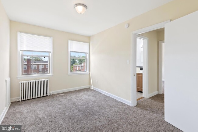 property at 215 Oakwood St SE