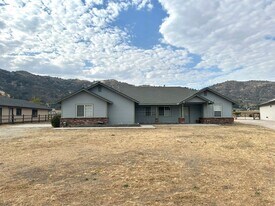 29550 Ryder Cup Ln in Tehachapi, CA - Building Photo