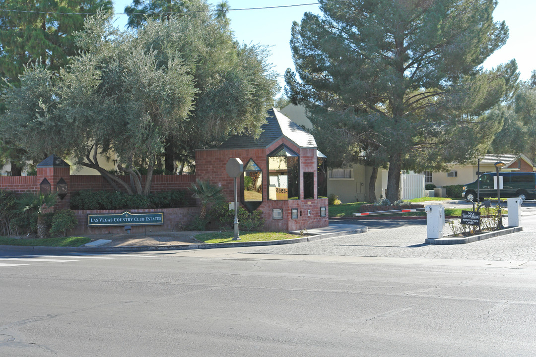 Las Vegas Country Club in Las Vegas, NV - Building Photo