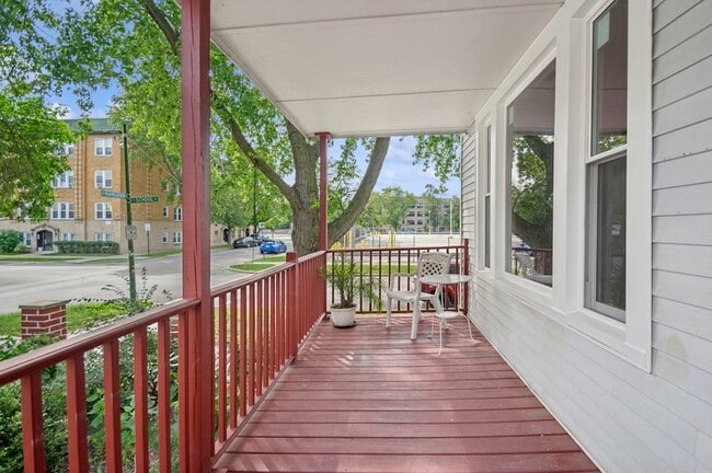 3300 N Karlov Ave, Unit 1 in Chicago, IL - Building Photo - Building Photo