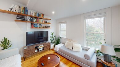 227 Amory St, Unit 2 in Boston, MA - Foto de edificio - Building Photo