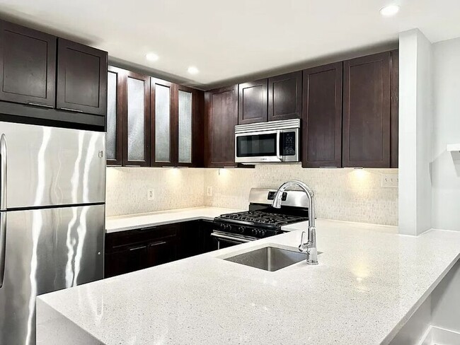 626 Independence Ave SE in Washington, DC - Foto de edificio - Building Photo
