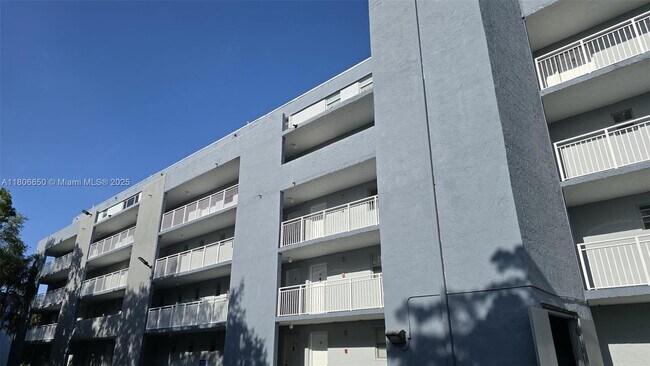 9359 Fontainebleau Blvd in Miami, FL - Building Photo - Building Photo