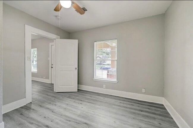 property at 3303 Illinois St