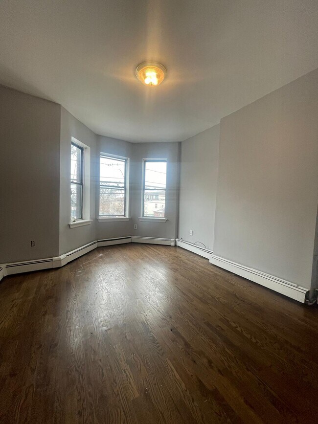 232 Bergen Ave, Unit 2R in Jersey City, NJ - Building Photo - Building Photo