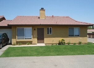 9515 Thistlewood Ct in Bakersfield, CA - Building Photo - Building Photo