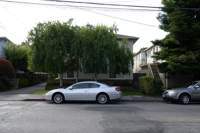 727 Menlo Ave in Menlo Park, CA - Foto de edificio - Building Photo