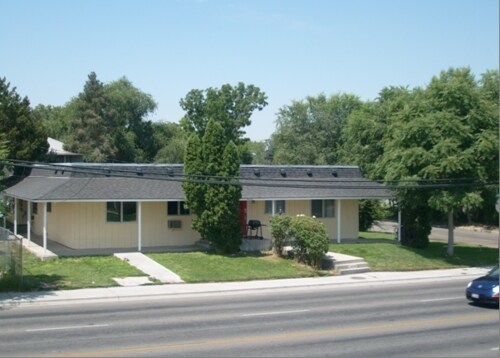 2406 S Indiana Ave in Caldwell, ID - Foto de edificio - Building Photo