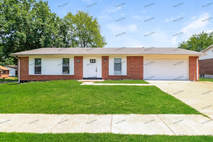 2238 Outlook Dr in St. Louis, MO - Building Photo