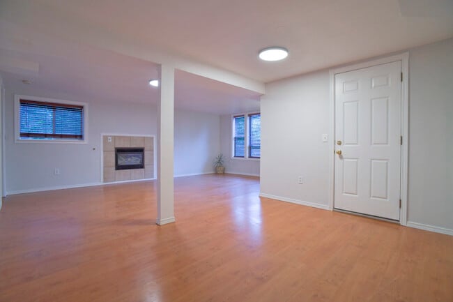 809 S Summit Ave, Unit 2BR in Bremerton, WA - Building Photo - Building Photo