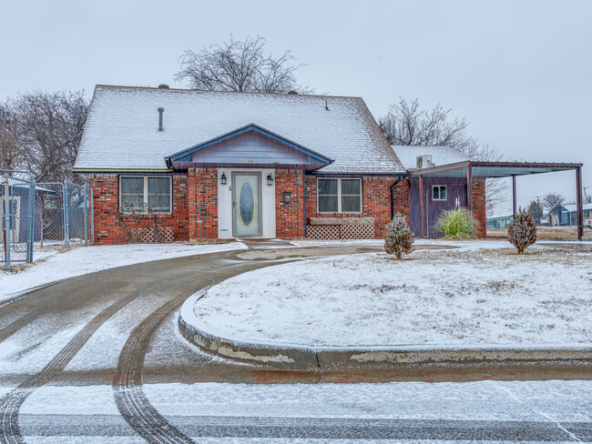 1401 N Nail Pkwy in Moore, OK - Building Photo - Building Photo