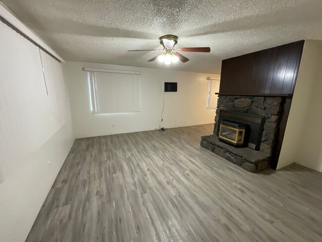 2105 Leo Ln in La Grande, OR - Building Photo - Building Photo