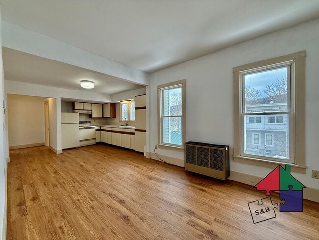 19 Meadow St in Williamstown, VT - Building Photo - Building Photo