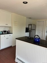 36 Barnes Hill Rd in Burlington, CT - Foto de edificio - Building Photo