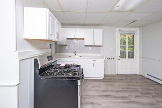 8 Stow Ave in Troy, NY - Building Photo - Building Photo