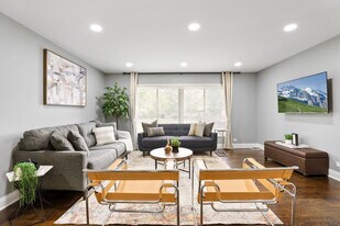 327 Musial Cir in Bolingbrook, IL - Building Photo