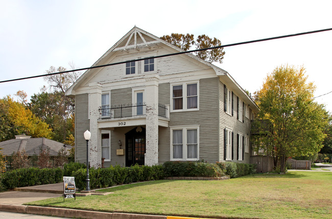 302 E Pecan St in Gainesville, TX - Building Photo - Building Photo