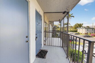 7535 S Oriole Blvd, Unit 2060 in Delray Beach, FL - Foto de edificio - Building Photo