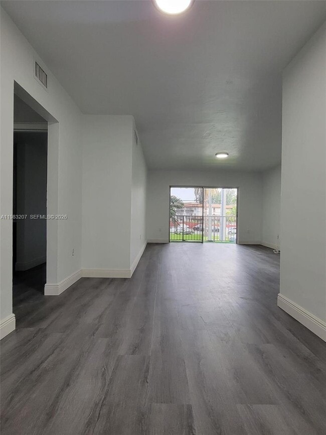 7610 SW 82nd St in South Miami, FL - Foto de edificio - Building Photo