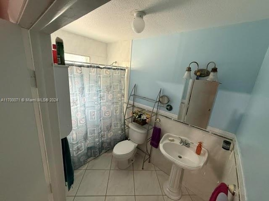 7210 SW 5th Ter in Miami, FL - Building Photo