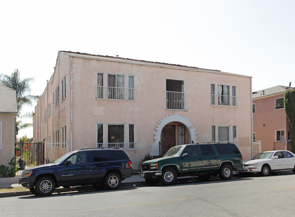 7004 Middleton St in Huntington Park, CA - Building Photo