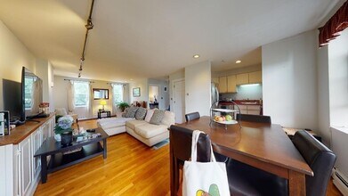 408 Sumner St, Unit #2 in Boston, MA - Building Photo - Building Photo