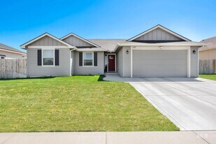 1025 SW Bonnie St in Mountain Home, ID - Building Photo