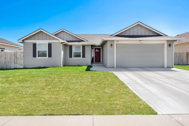 property at 1025 SW Bonnie St