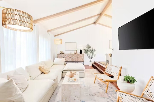 14287 Minorca Cove in Del Mar, CA - Foto de edificio - Building Photo