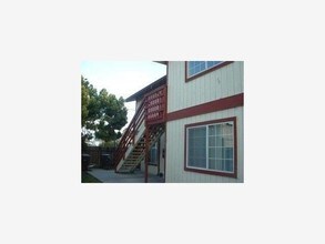 235 Soledad St in Salinas, CA - Foto de edificio - Building Photo