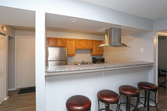 Bailey Student Apartments Available 2025! in Urbana, IL - Foto de edificio - Interior Photo