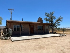 22880 Viento Rd in Apple Valley, CA - Building Photo - Building Photo