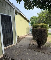 2065 Colt Dr, Unit 9438 Cody Way in Stockton, CA - Building Photo