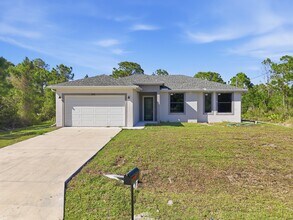 825 Carbon St E in Lehigh Acres, FL - Building Photo - Building Photo