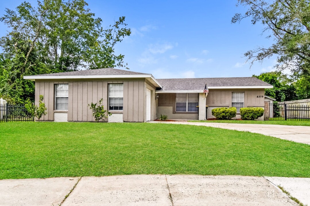 8379 Locke Ct in Jacksonville, FL - Building Photo