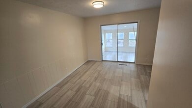 1472 E Berkeley St in Springfield, MO - Building Photo - Building Photo