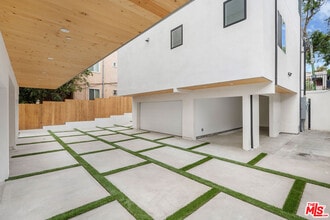 726 Robinson St in Los Angeles, CA - Foto de edificio - Building Photo
