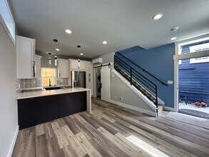 5509 Brooklyn Ave NE in Seattle, WA - Building Photo - Building Photo