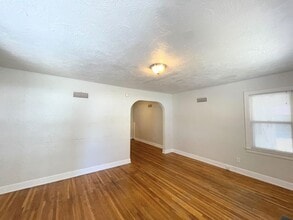 800 N Poplar St in Hutchinson, KS - Building Photo - Building Photo