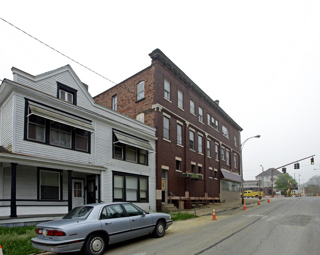 901-905 Wheeling Ave in Cambridge, OH - Building Photo - Building Photo