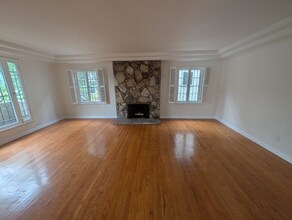 1219 Hi Point St in Los Angeles, CA - Building Photo - Building Photo