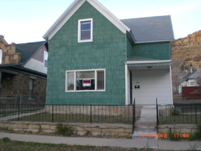 property at 507 W Baca St