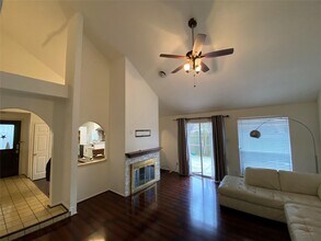 4803 Shadowdale Dr in Houston, TX - Building Photo - Building Photo