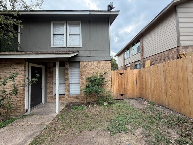 1210 Southport Dr, Unit B in Austin, TX - Foto de edificio - Building Photo