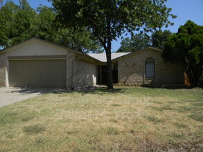 837 Madison Dr in Lewisville, TX - Building Photo - Building Photo