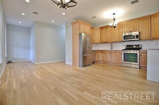Renovated 3 BR 2 BA in Crown Heights, Unit 3 in Brooklyn, NY - Building Photo